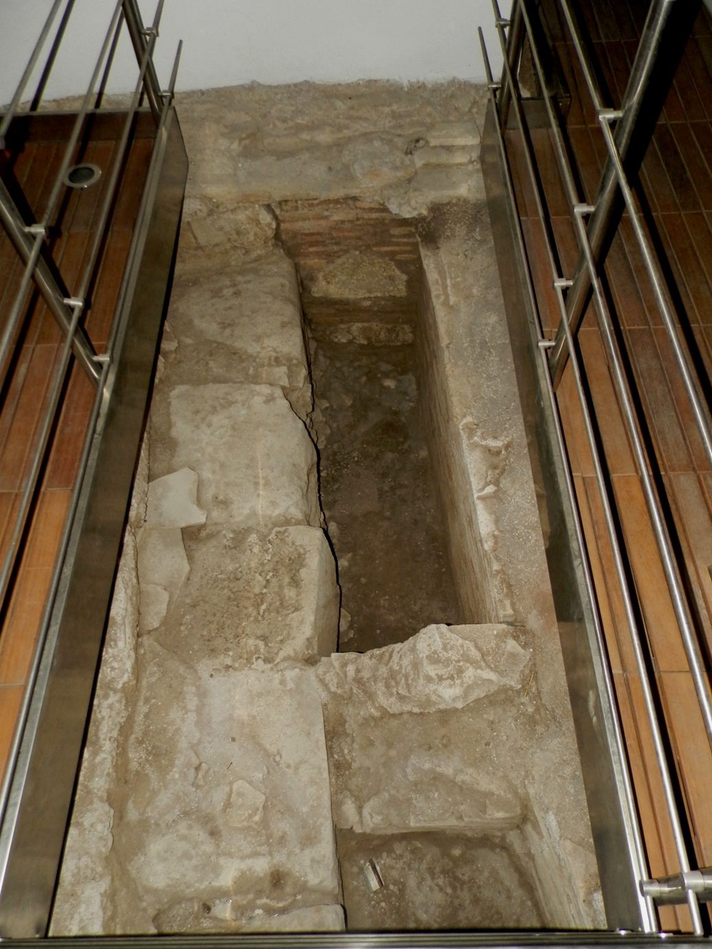 old temple of Esculapio. Rome 5.JPG